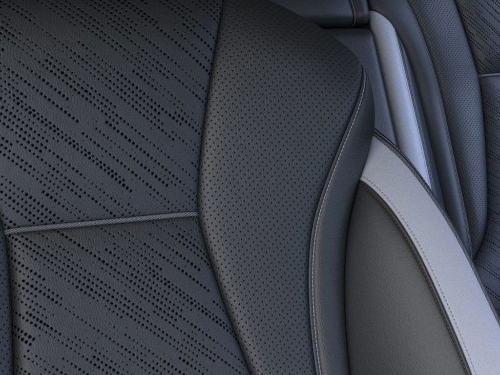 Vehicle image 21 of 25