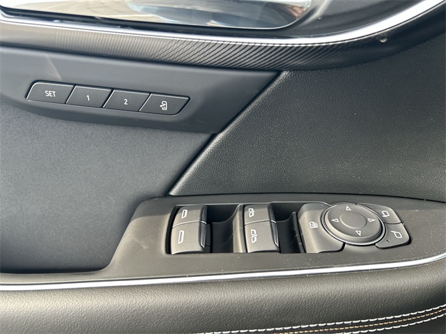 Vehicle image 40 of 47