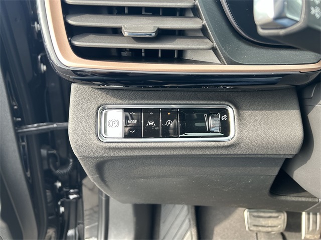Vehicle image 34 of 47