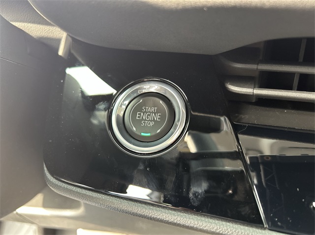 Vehicle image 33 of 47