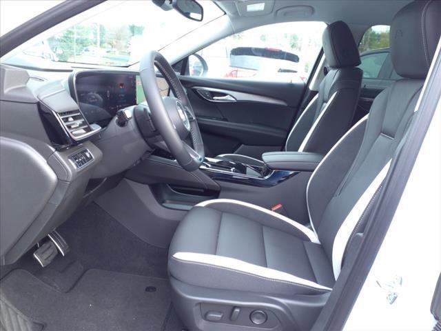 2025 Buick Envision Sport Touring Image 7 of 9