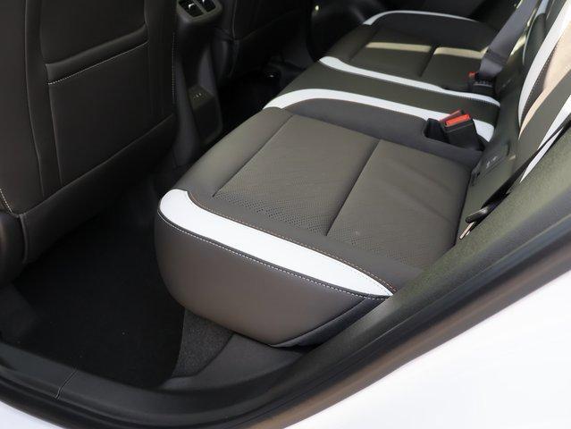 Vehicle image 25 of 62