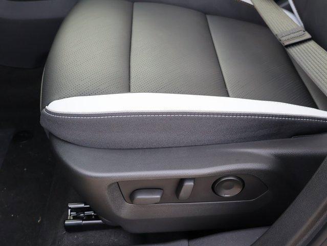 Vehicle image 43 of 62