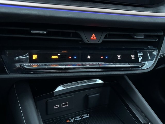 Vehicle image 10 of 22