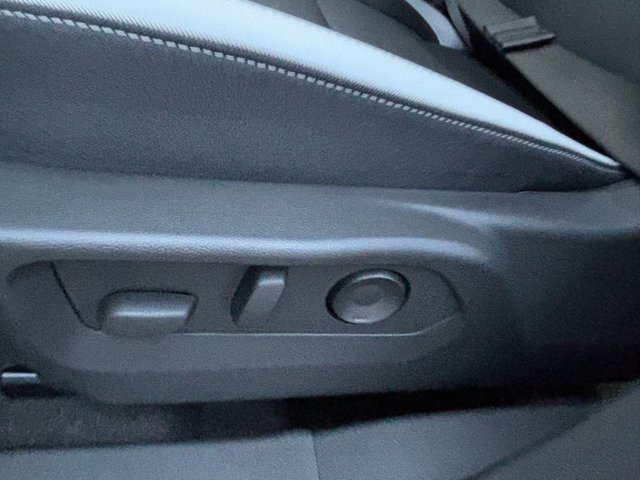 Vehicle image 20 of 22