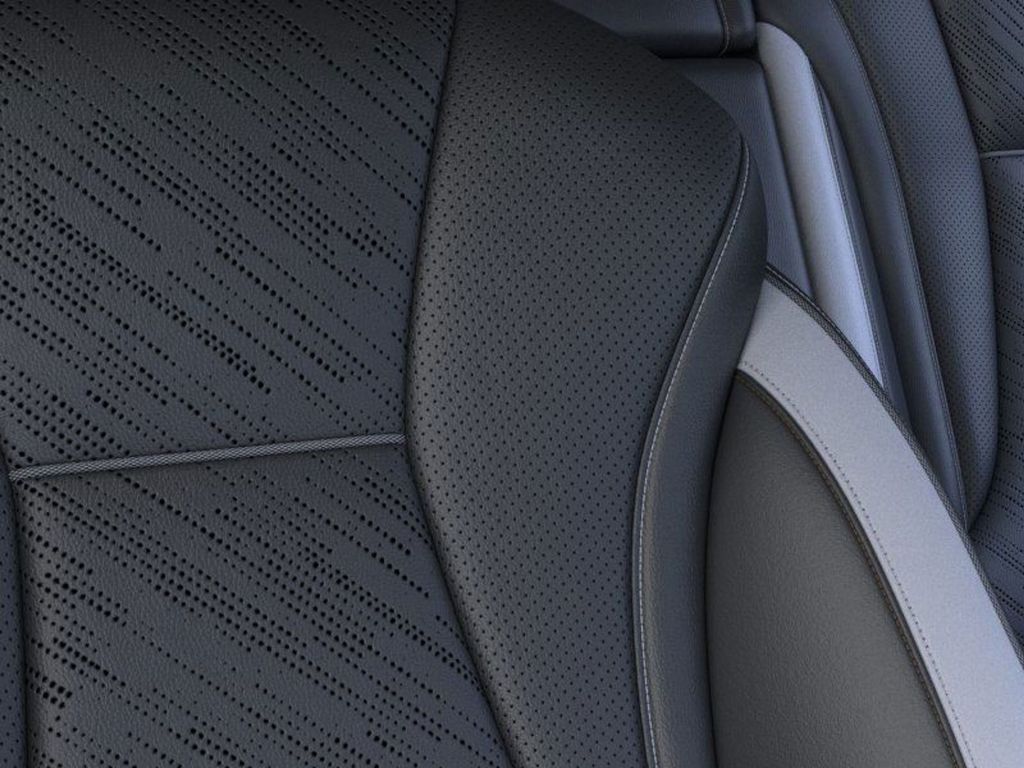 Vehicle image 21 of 25
