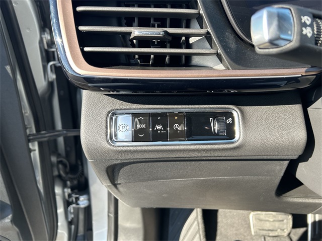 Vehicle image 34 of 47