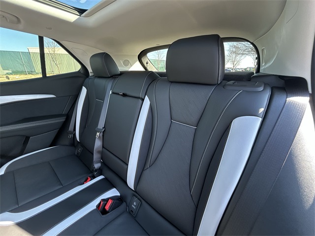 Vehicle image 41 of 47