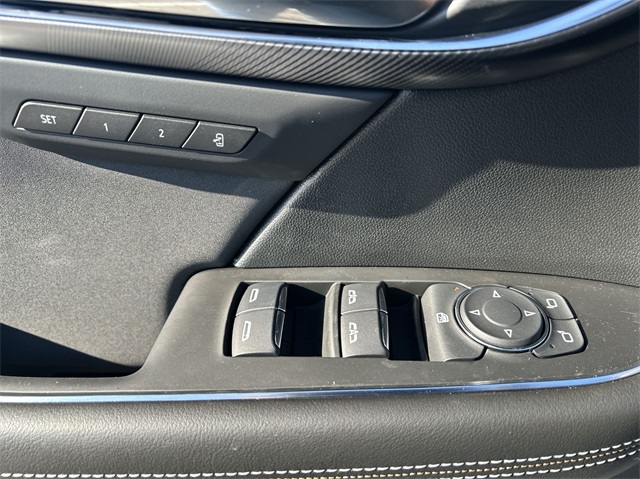 Vehicle image 40 of 47