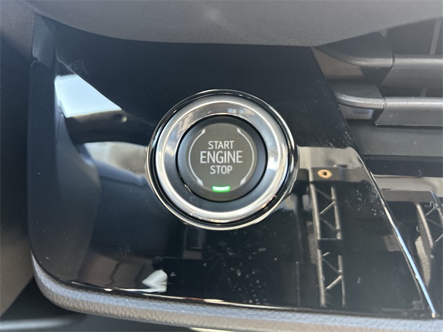 Vehicle image 33 of 47