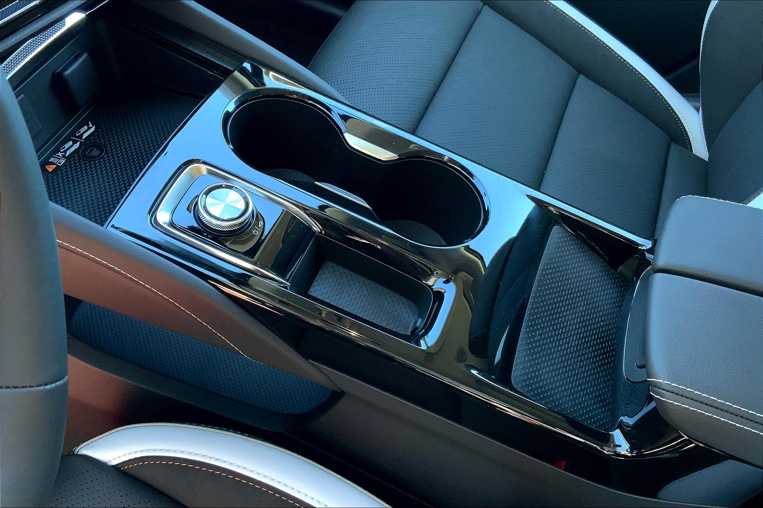 Vehicle image 17 of 40