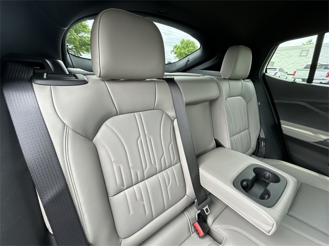 Vehicle image 41 of 45