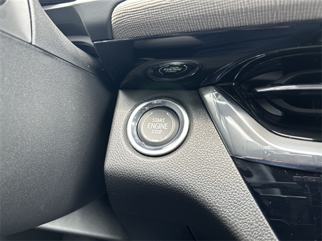 Vehicle image 32 of 45