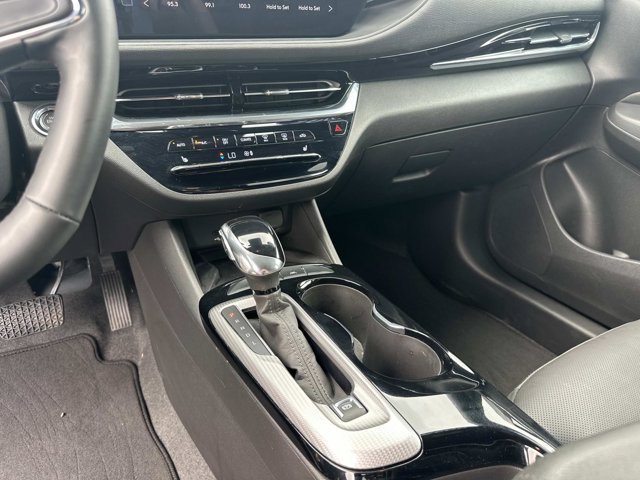 Vehicle image 24 of 32