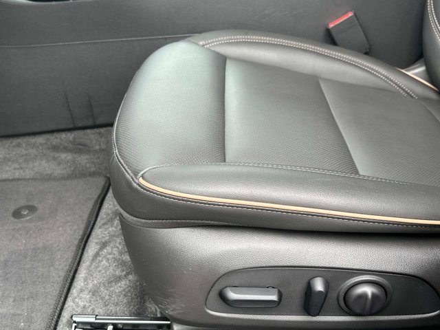 Vehicle image 20 of 32