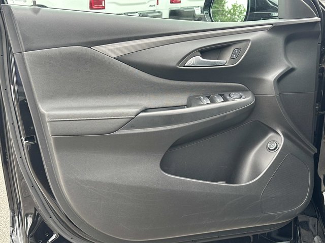 Vehicle image 18 of 32