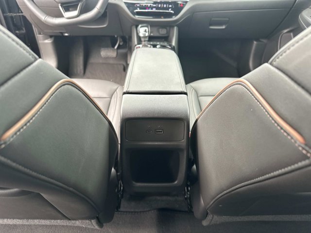 Vehicle image 15 of 32