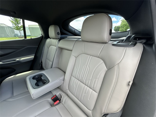 Vehicle image 40 of 46