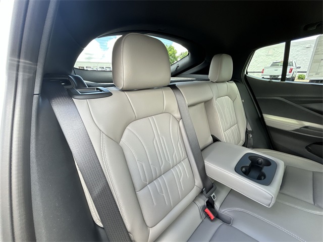 Vehicle image 42 of 46