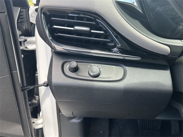 Vehicle image 33 of 46