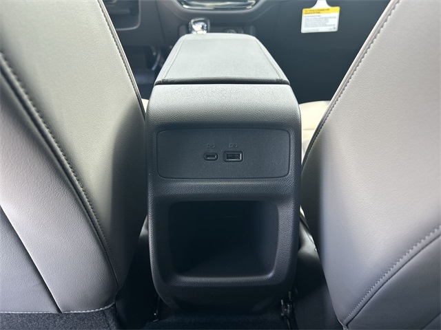 Vehicle image 37 of 46