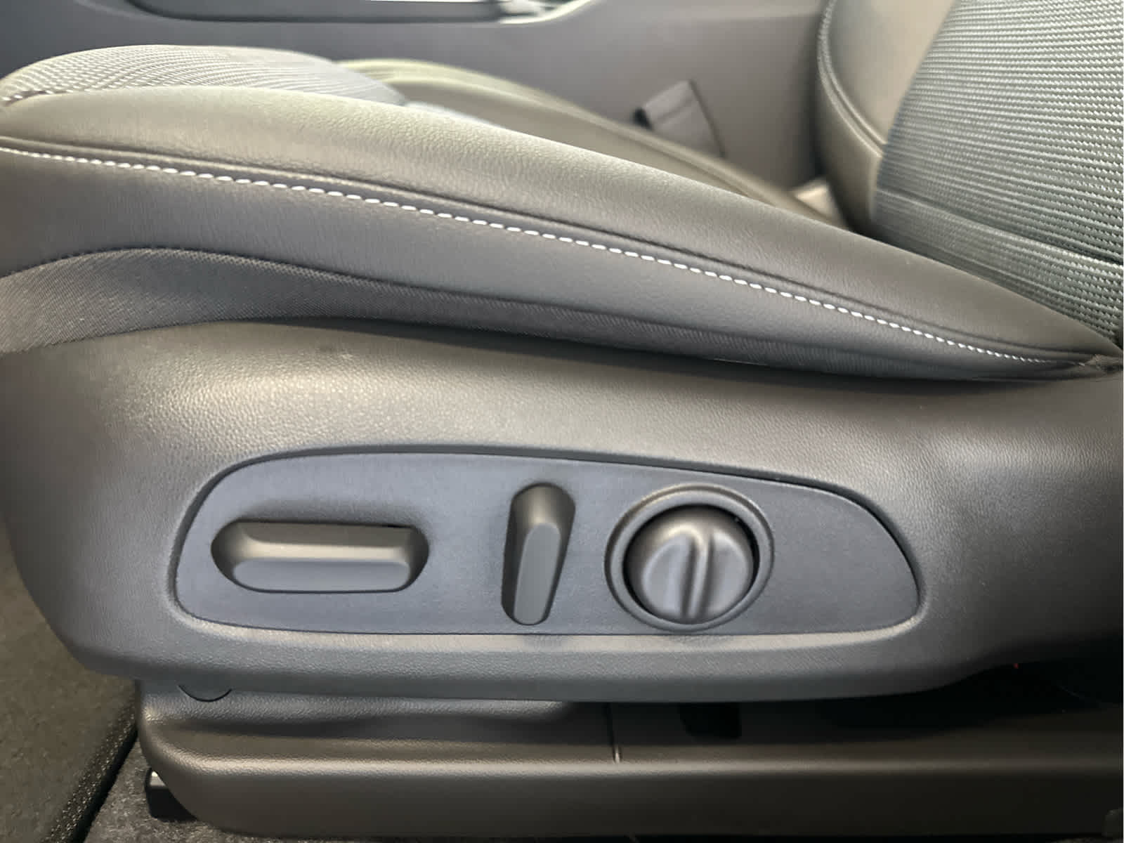 Vehicle image 17 of 48