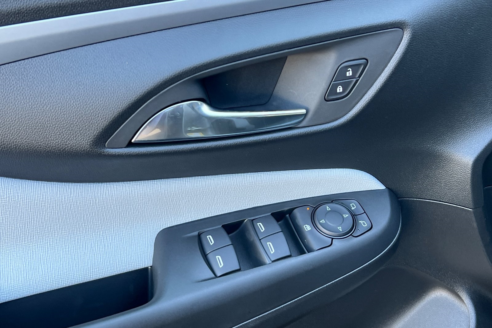 Vehicle image 17 of 31