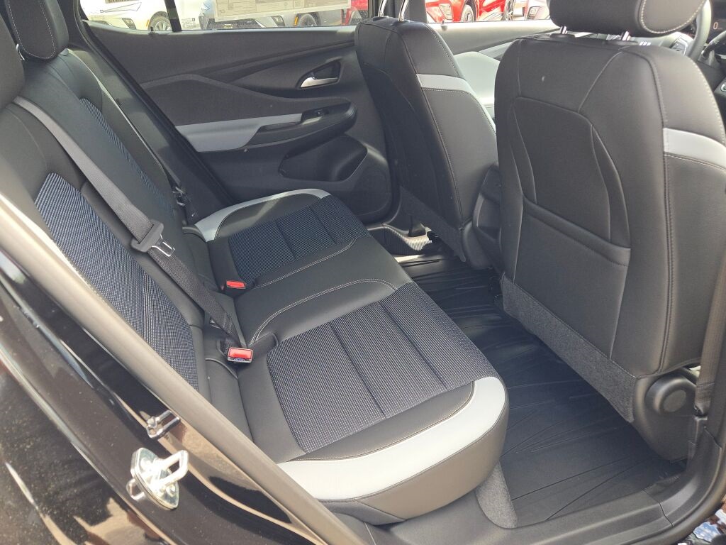 Vehicle image 13 of 34