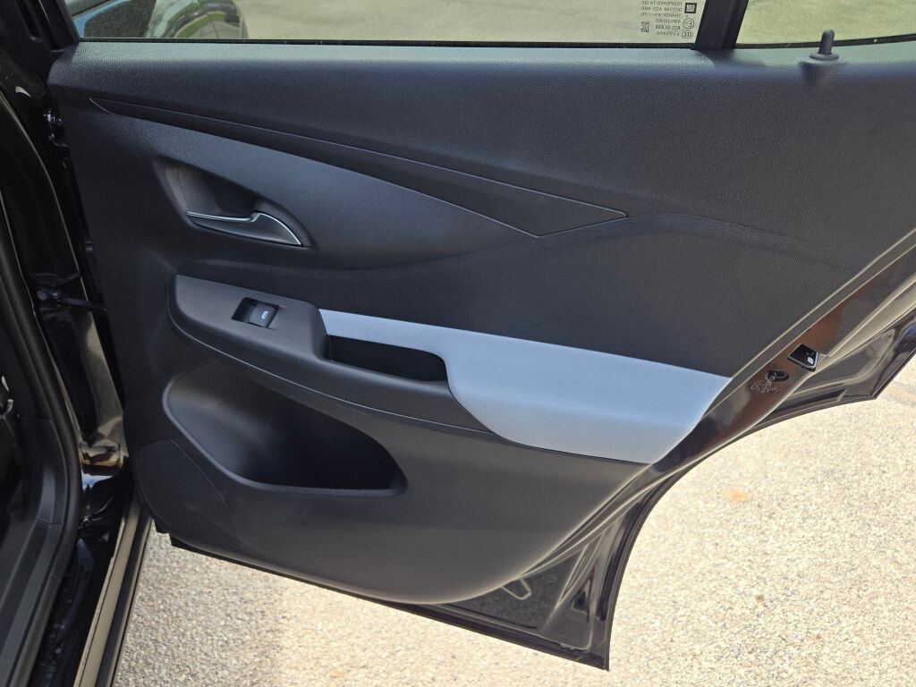Vehicle image 14 of 34