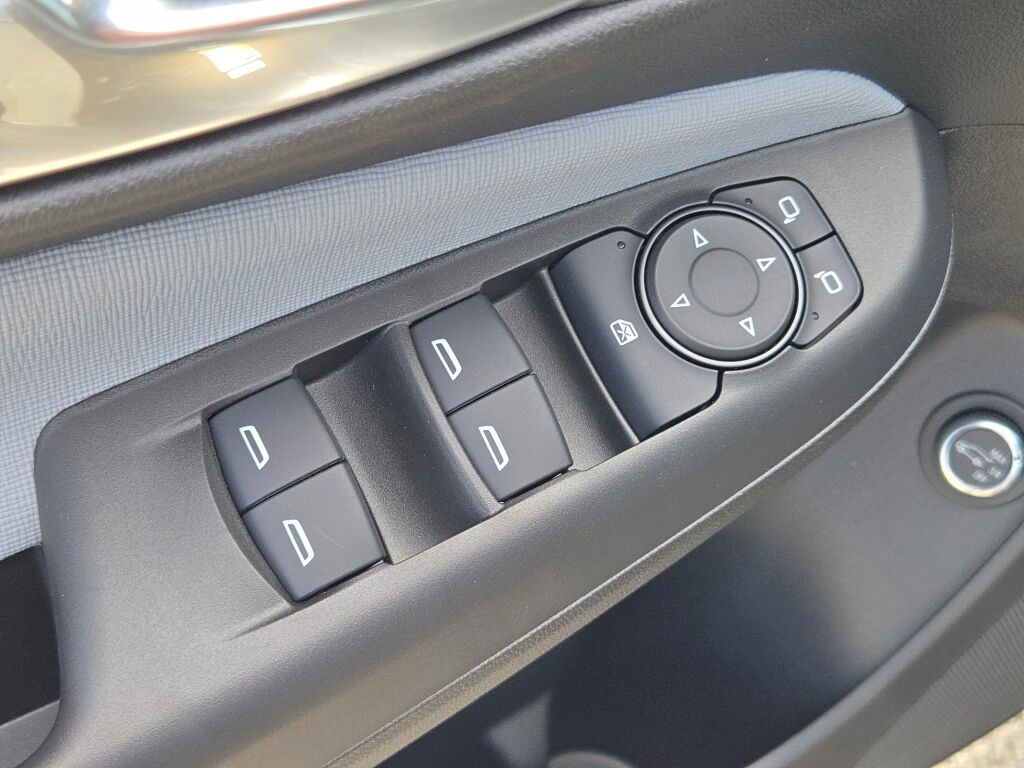 Vehicle image 23 of 34