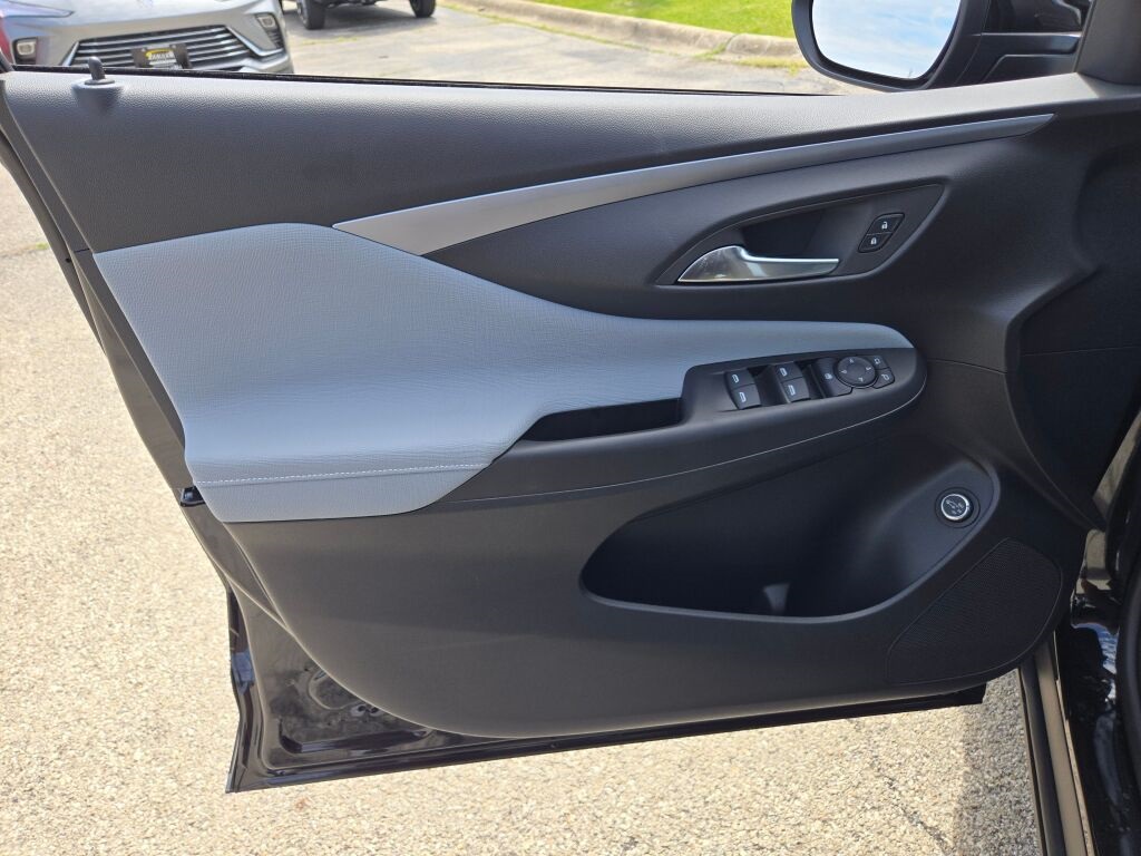 Vehicle image 22 of 34