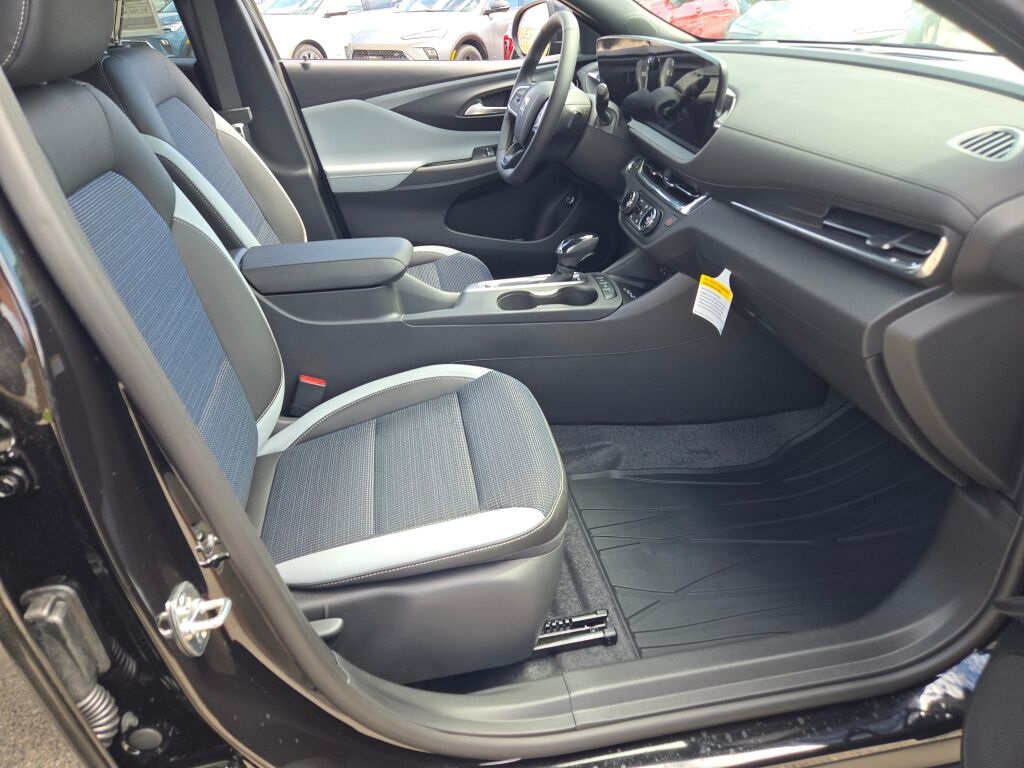 Vehicle image 10 of 34