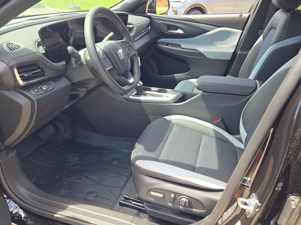 Vehicle image 25 of 34