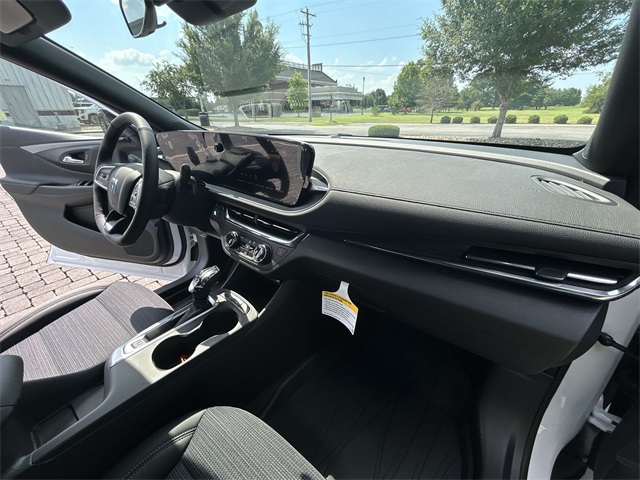 Vehicle image 32 of 44