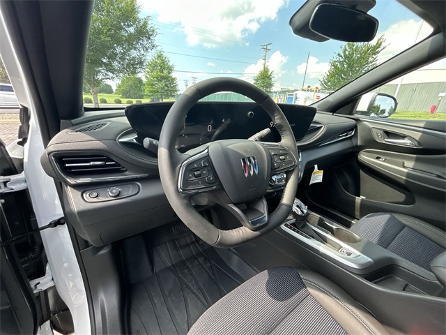 Vehicle image 33 of 44