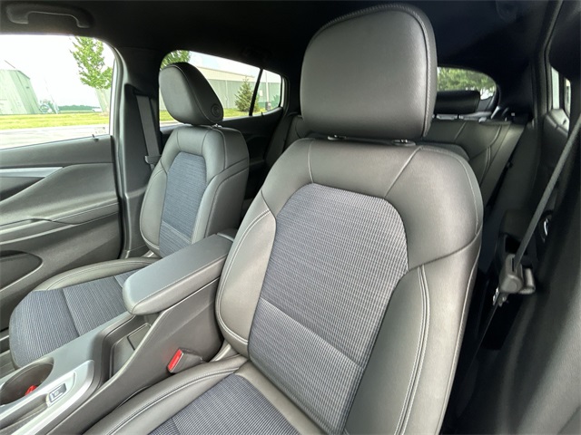 Vehicle image 29 of 44
