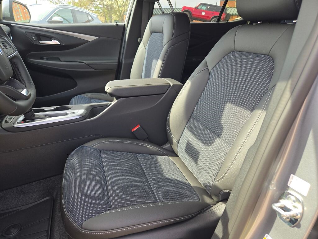 Vehicle image 28 of 37