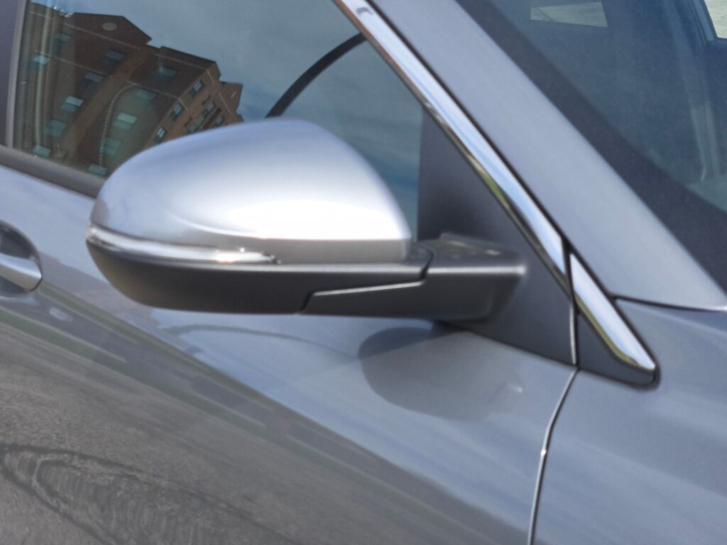 Vehicle image 8 of 37