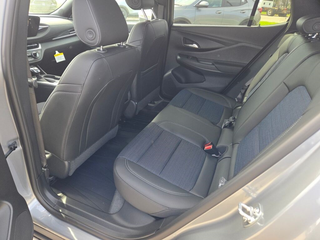Vehicle image 21 of 37