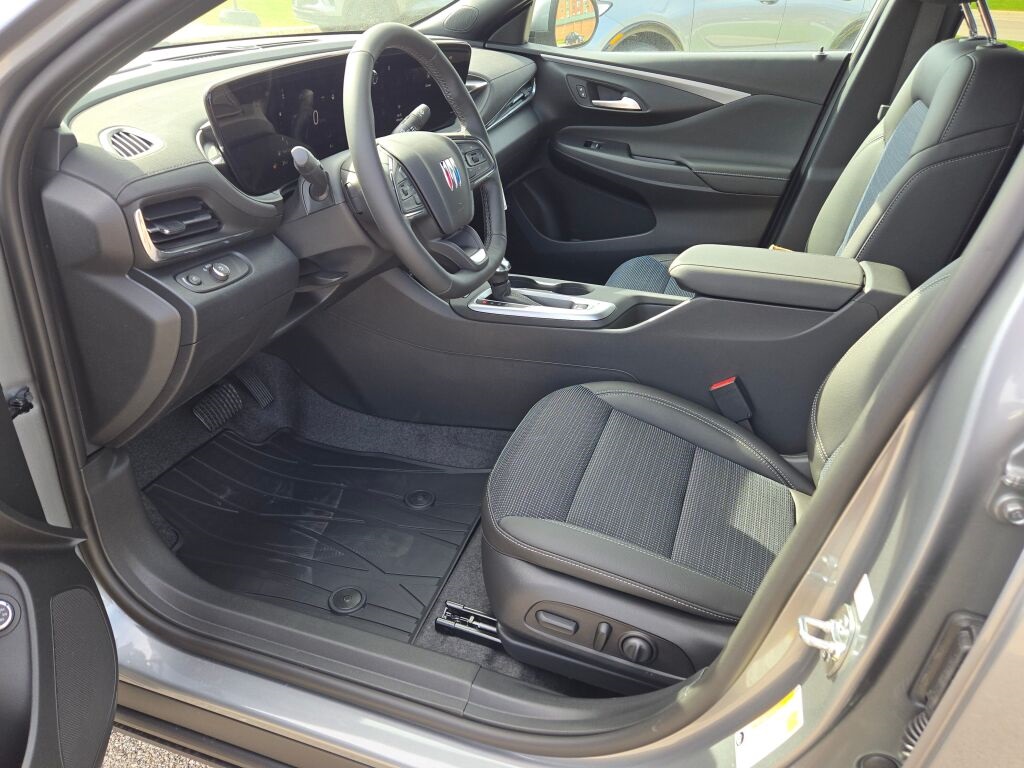 Vehicle image 26 of 37