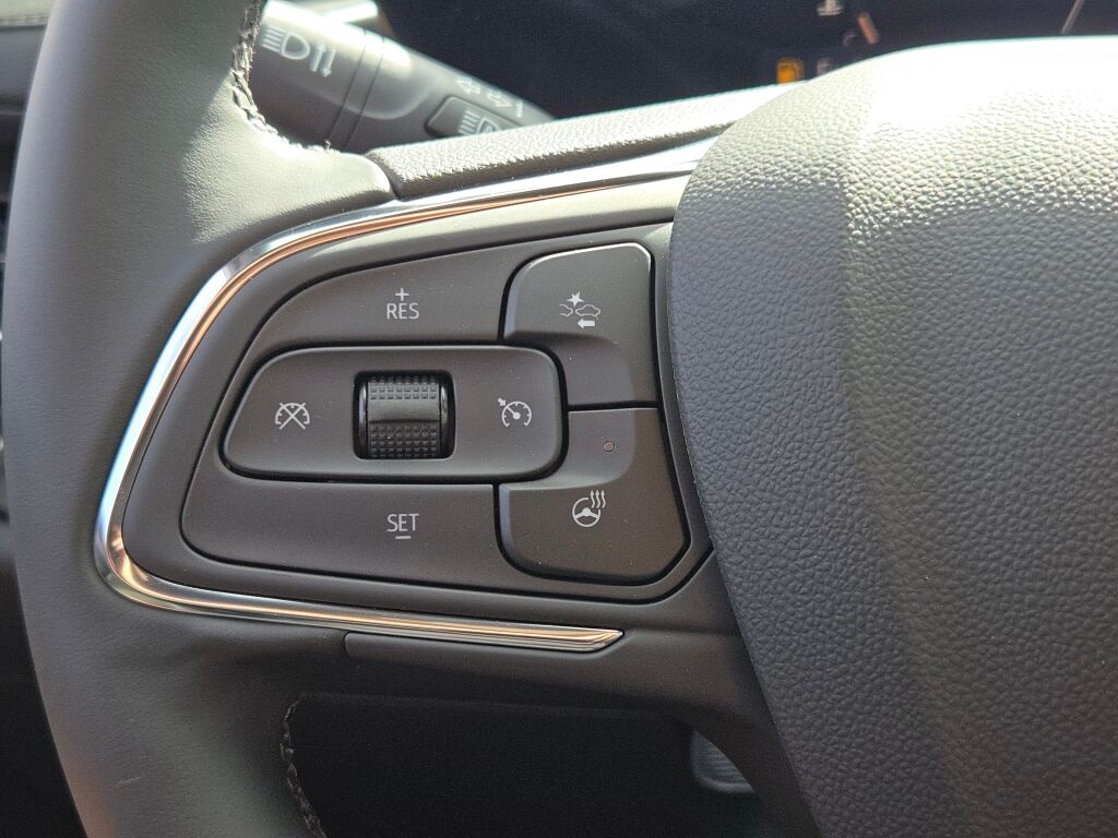 Vehicle image 34 of 37