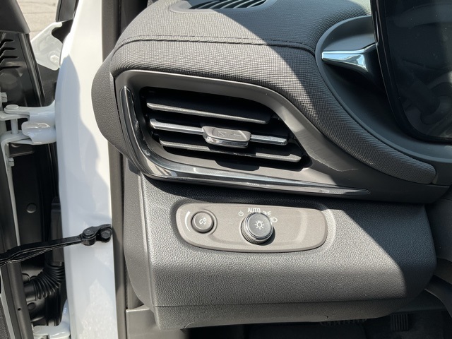 Vehicle image 20 of 24