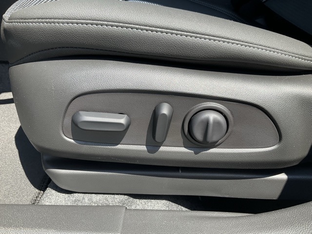Vehicle image 21 of 24