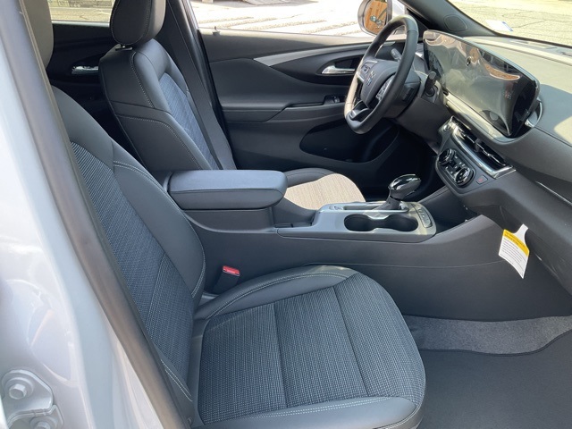 Vehicle image 11 of 24