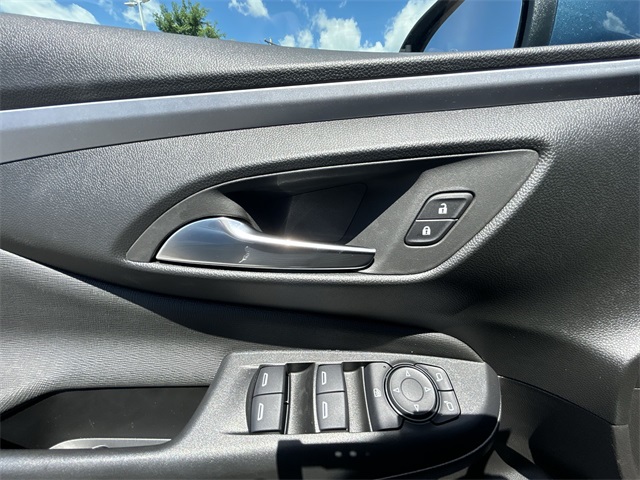 Vehicle image 37 of 45