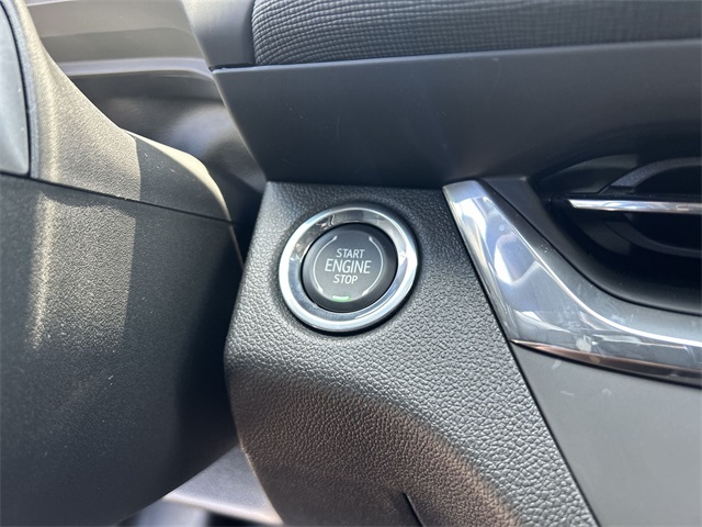 Vehicle image 32 of 45