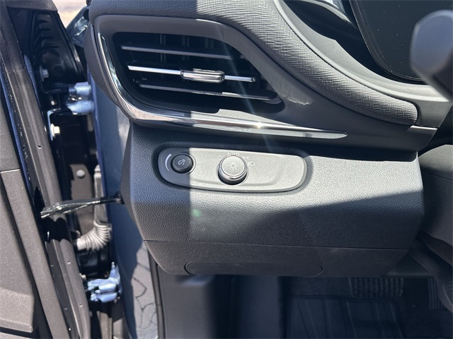 Vehicle image 33 of 45