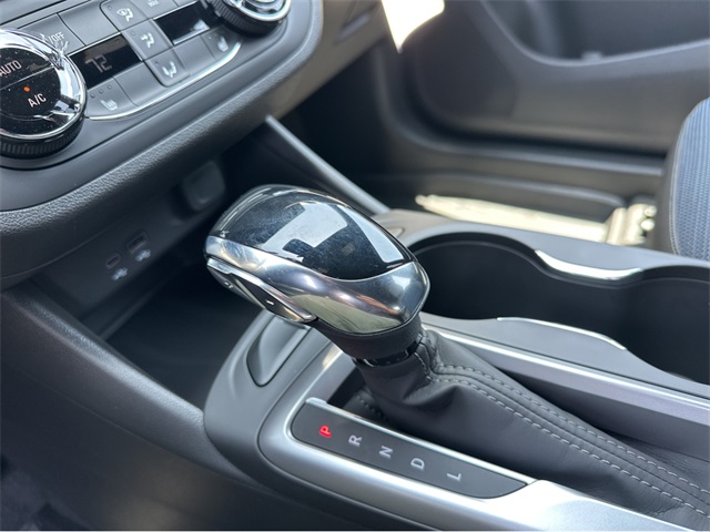 Vehicle image 21 of 34