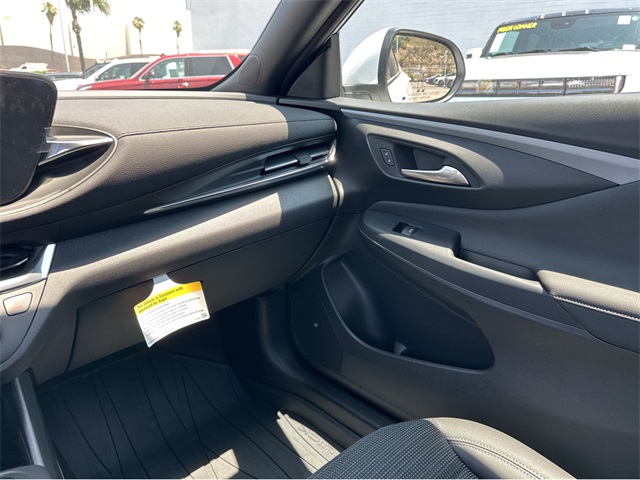 Vehicle image 16 of 34