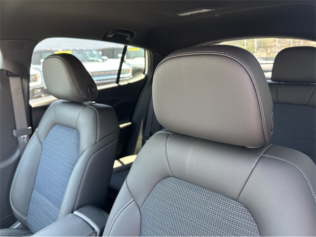 Vehicle image 10 of 34